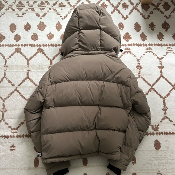 Aritzia Superpuff Taupe XS Shorty - Picture 6 of 6